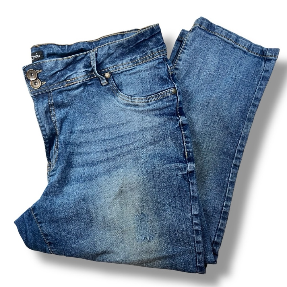 SUKO PLUS women’s blue cropped denim jeans
